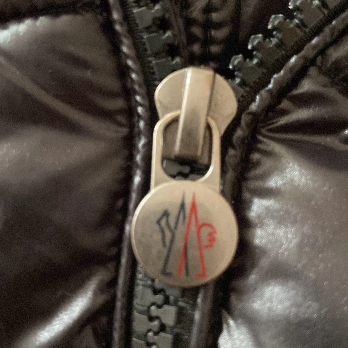 Svart Moncler Maya dunjacka  - 3