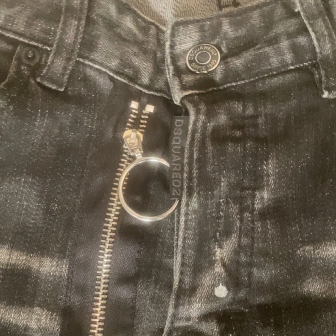 Svarta dsquared2 jeans  - 1