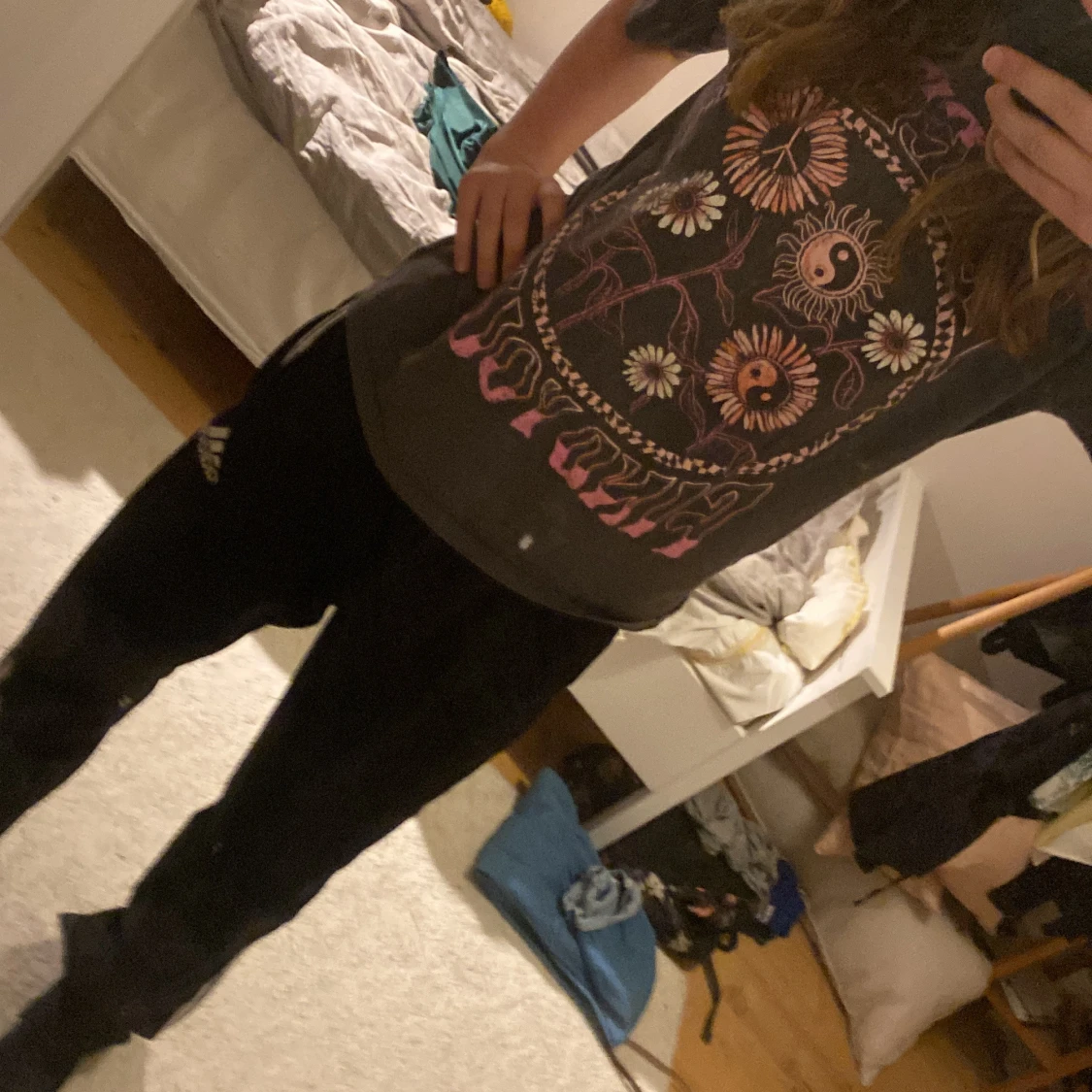 Svart/ grå t-shirt med tryck från Lindex