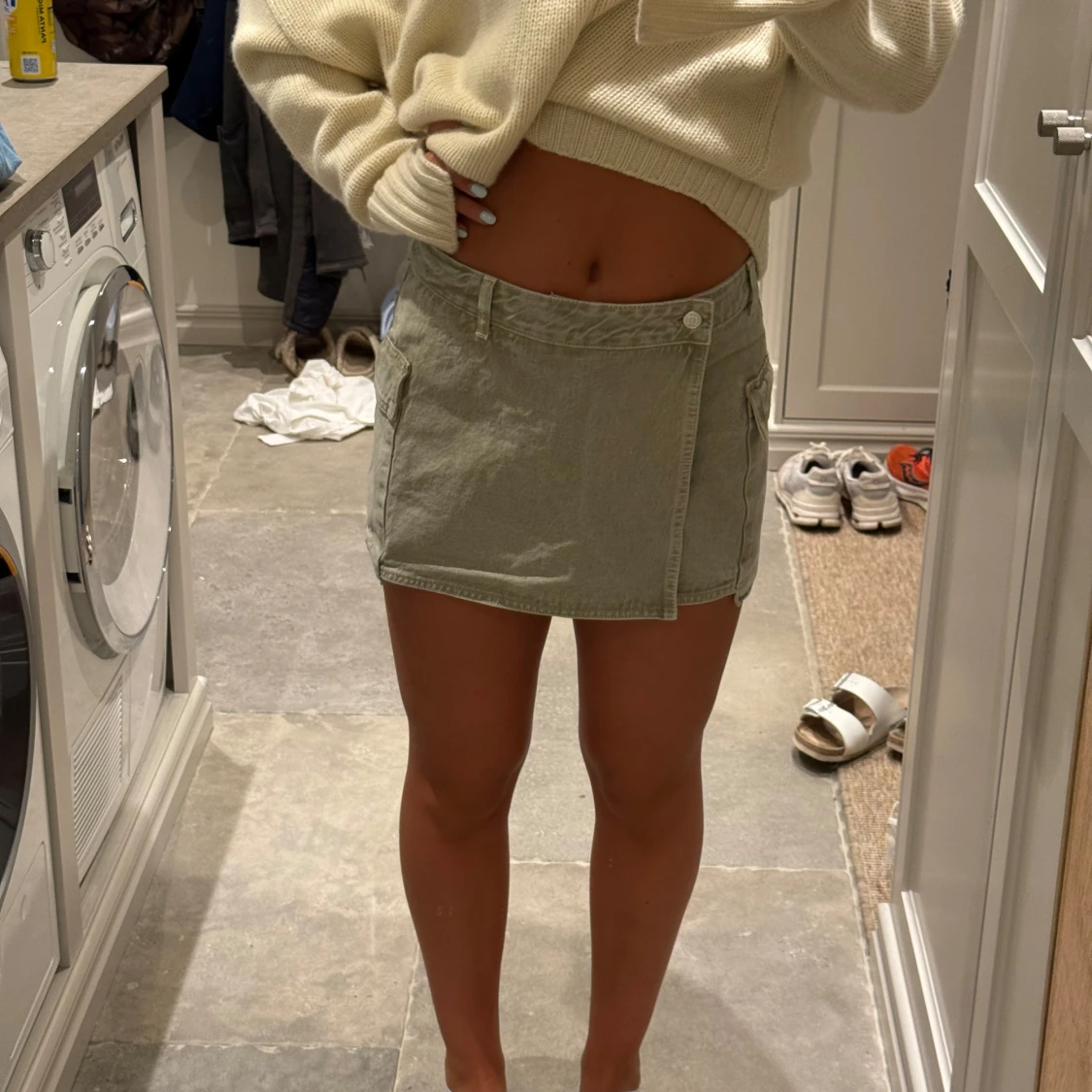 Grön omlott kortkjol med fickor