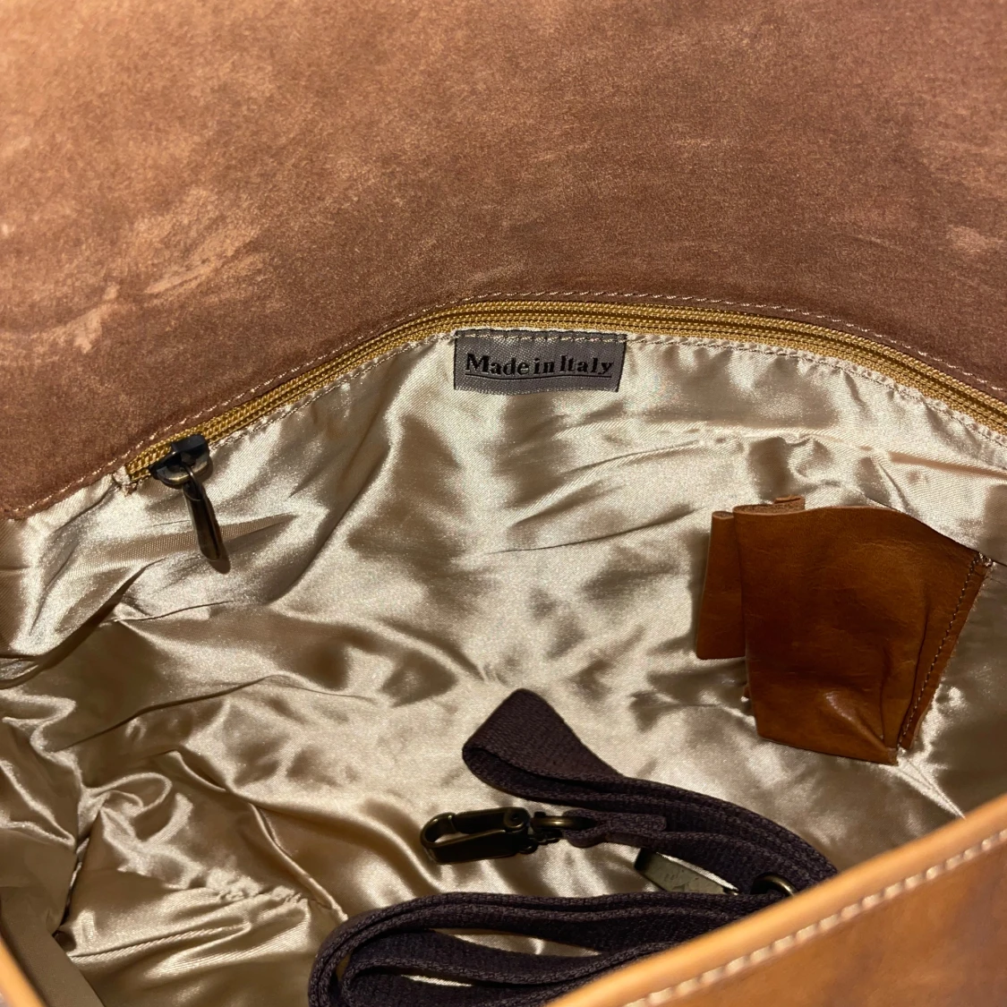 Brun axelväska i skinn från ULRIKA  - 2