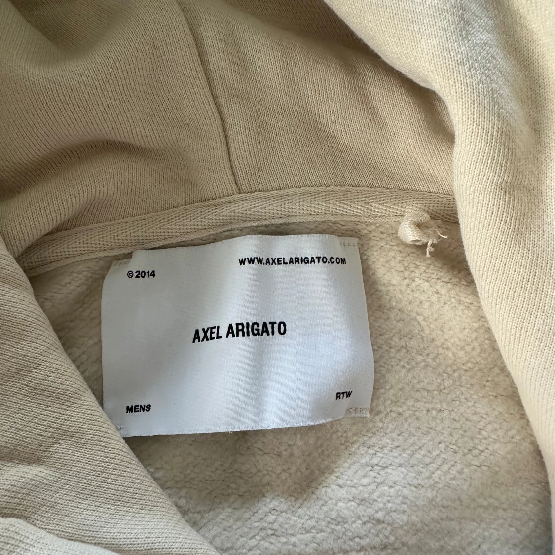 Beige hoodie från Axel Arigato - 1
