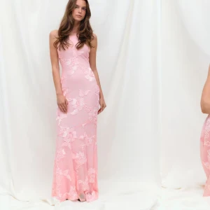 Klänning - Helt ny klänning med prislappen kvar🥰