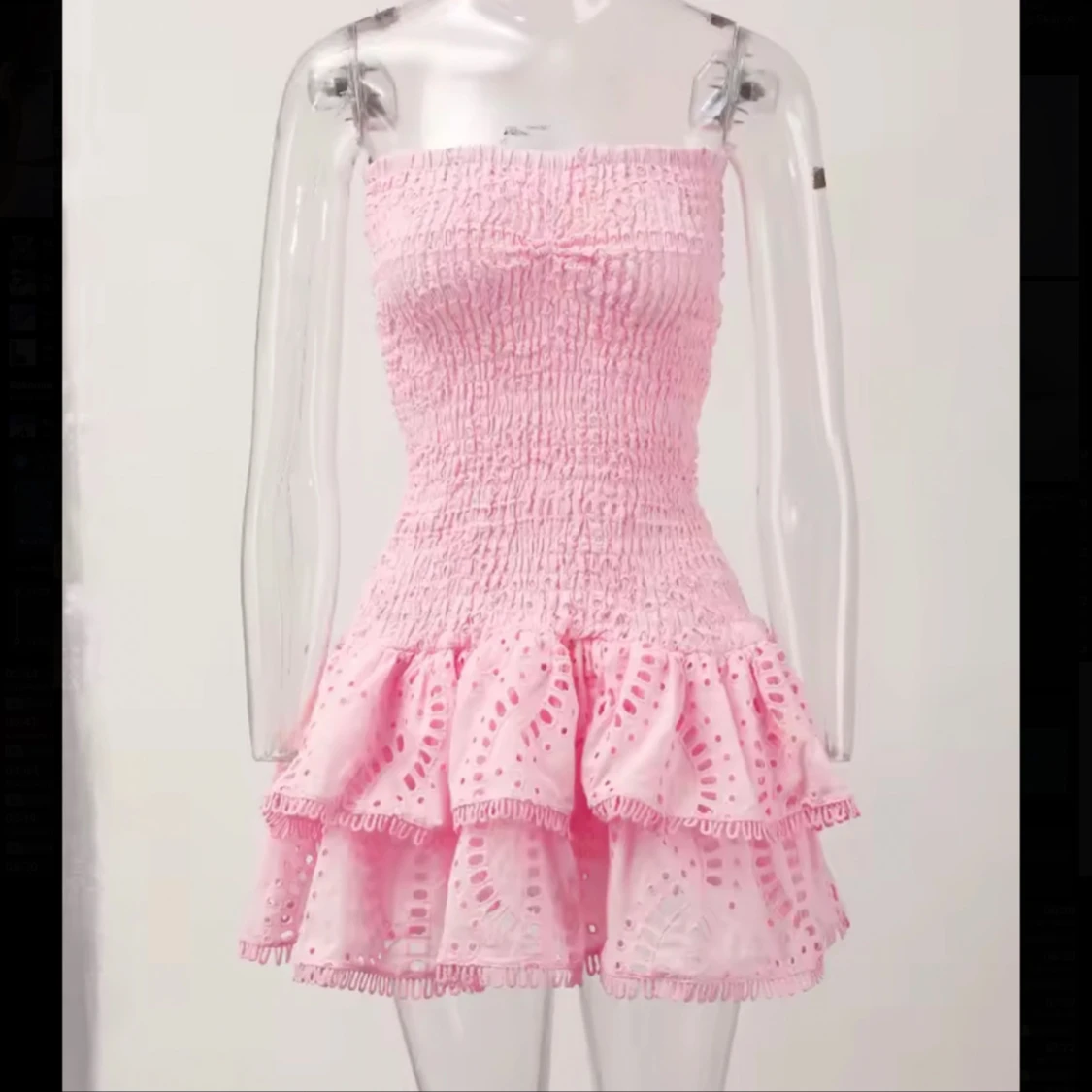 Rosa volang klänning