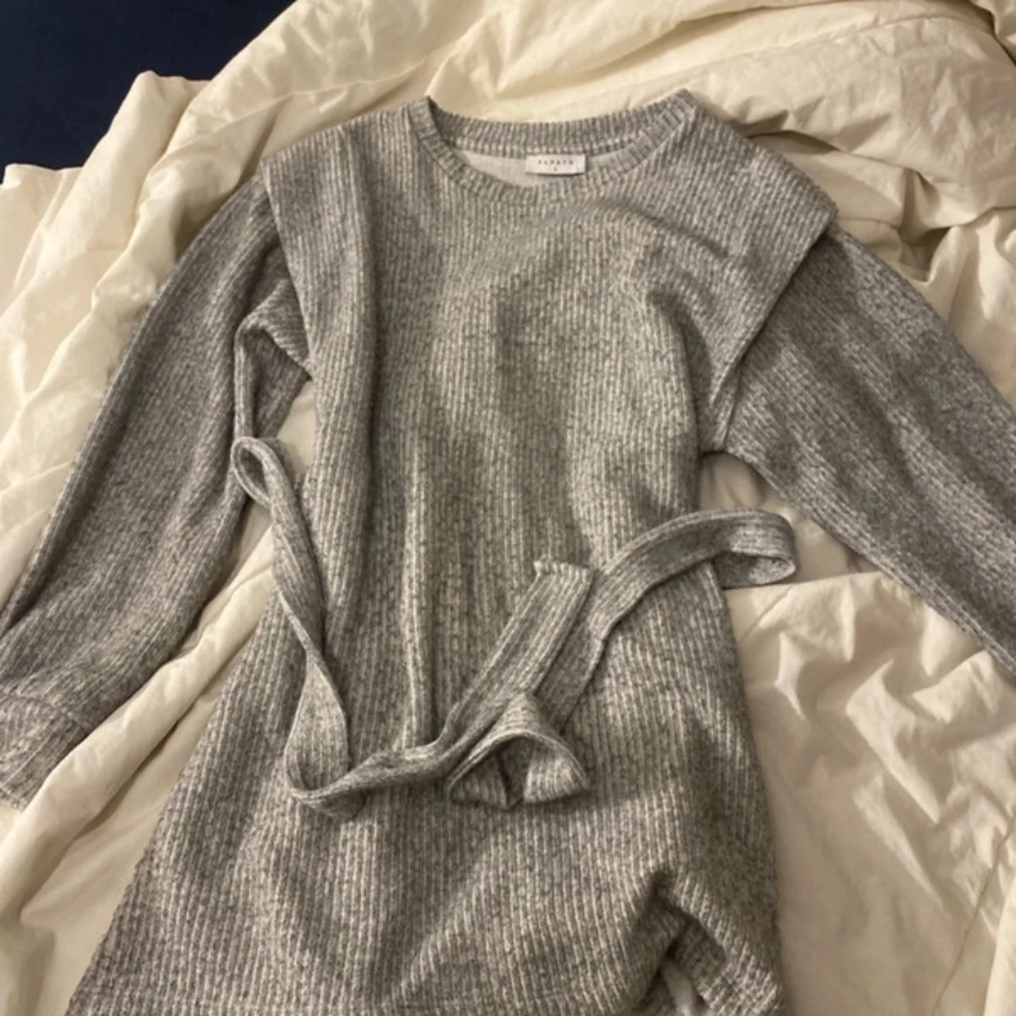 Grå ribbad stickad tröja med knyt från Papaya - 1
