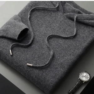 Grå stickad Kashmir hoodie - Mörk Grå stickad Kashmir tröja helt ny, säljer då de blev fel vid köpet där jag fick 5 tröjor till med min beställning som jag vill bli av med!