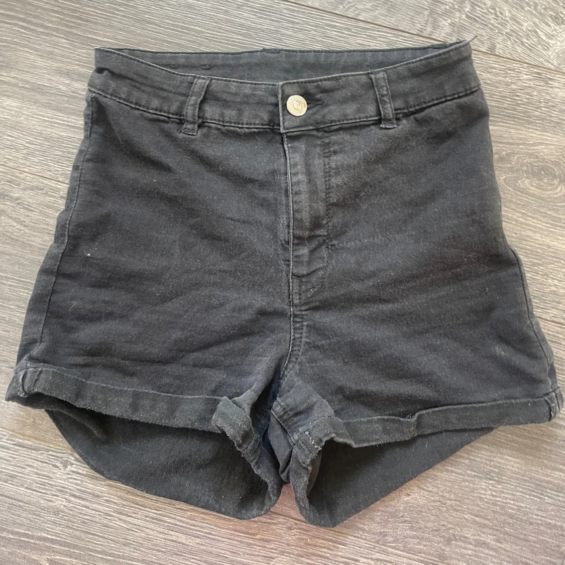 Svarta jeansshorts från H&M Divided
