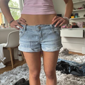 Lågmidjade jeansshorts  - Så snygga trendiga jeansshorts till bra pris💕💕
