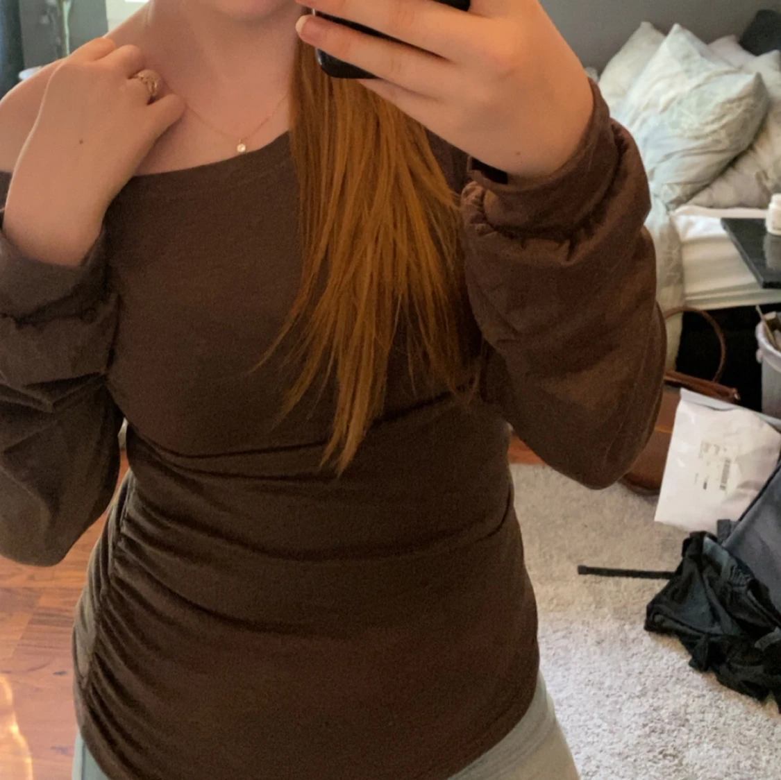 Brun långärmad topp med oneshoulder - 1