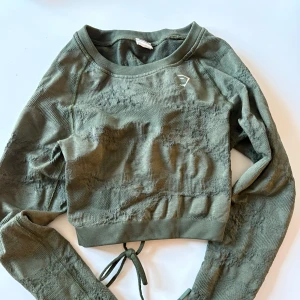 Träningstopp från Gymshark - Träningstopp från Gymshark. Lappen är bortklippt men skulle gissa på stl xs/ liten s. Använd endast några gånger så i fint skick!