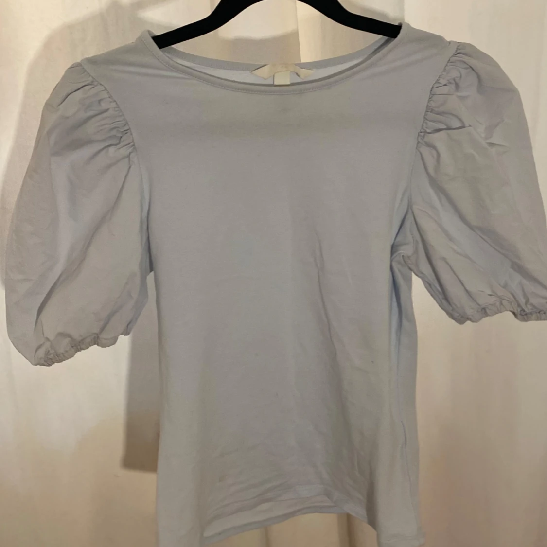 Ljus blå topp med puffärmar från H&M - 3