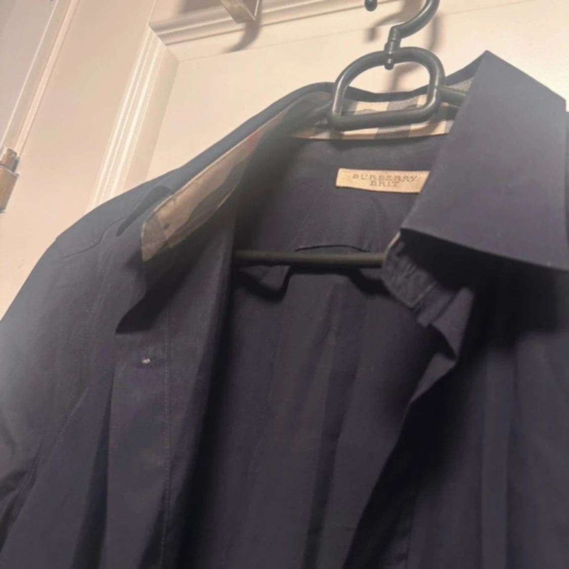 Mörkblå skjorta från Burberry  - 1