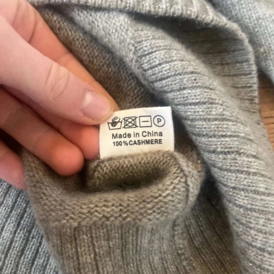 Grå kashmir hoodie från Soft Goat - 92