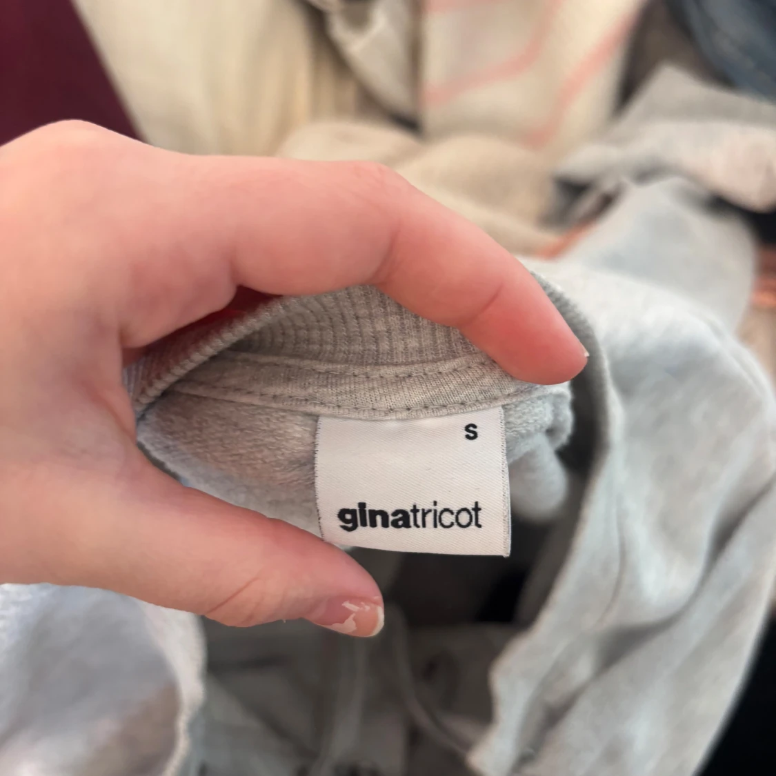 Grå tröja med snörning från Gina Tricot - 1