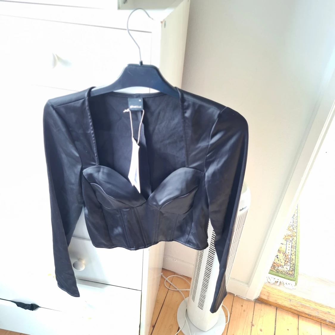 Svart långärmad korsettopp från Gina Tricot