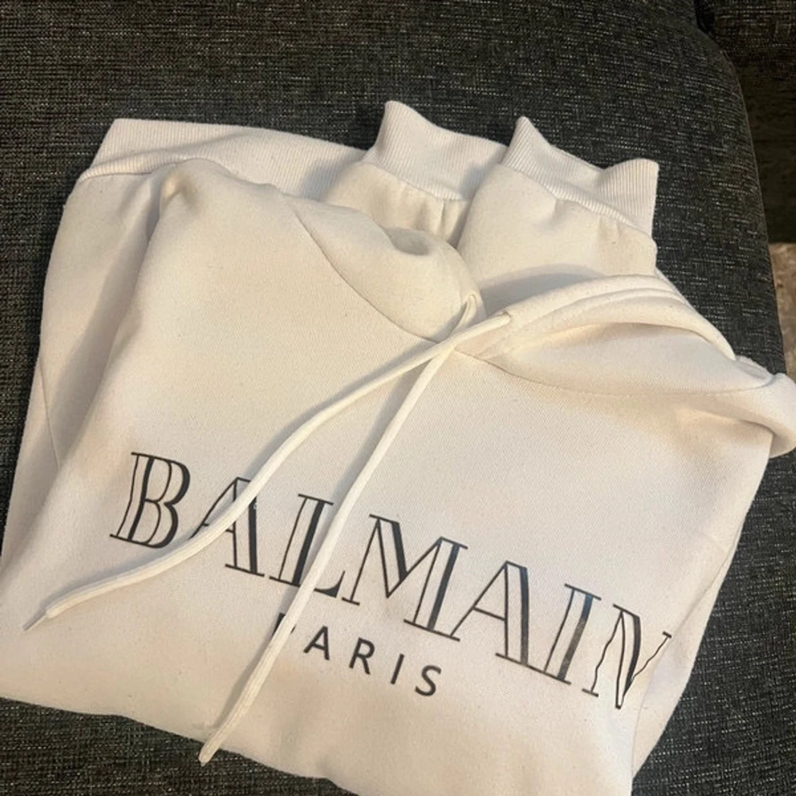 Vit Balmain Paris hoodie 
