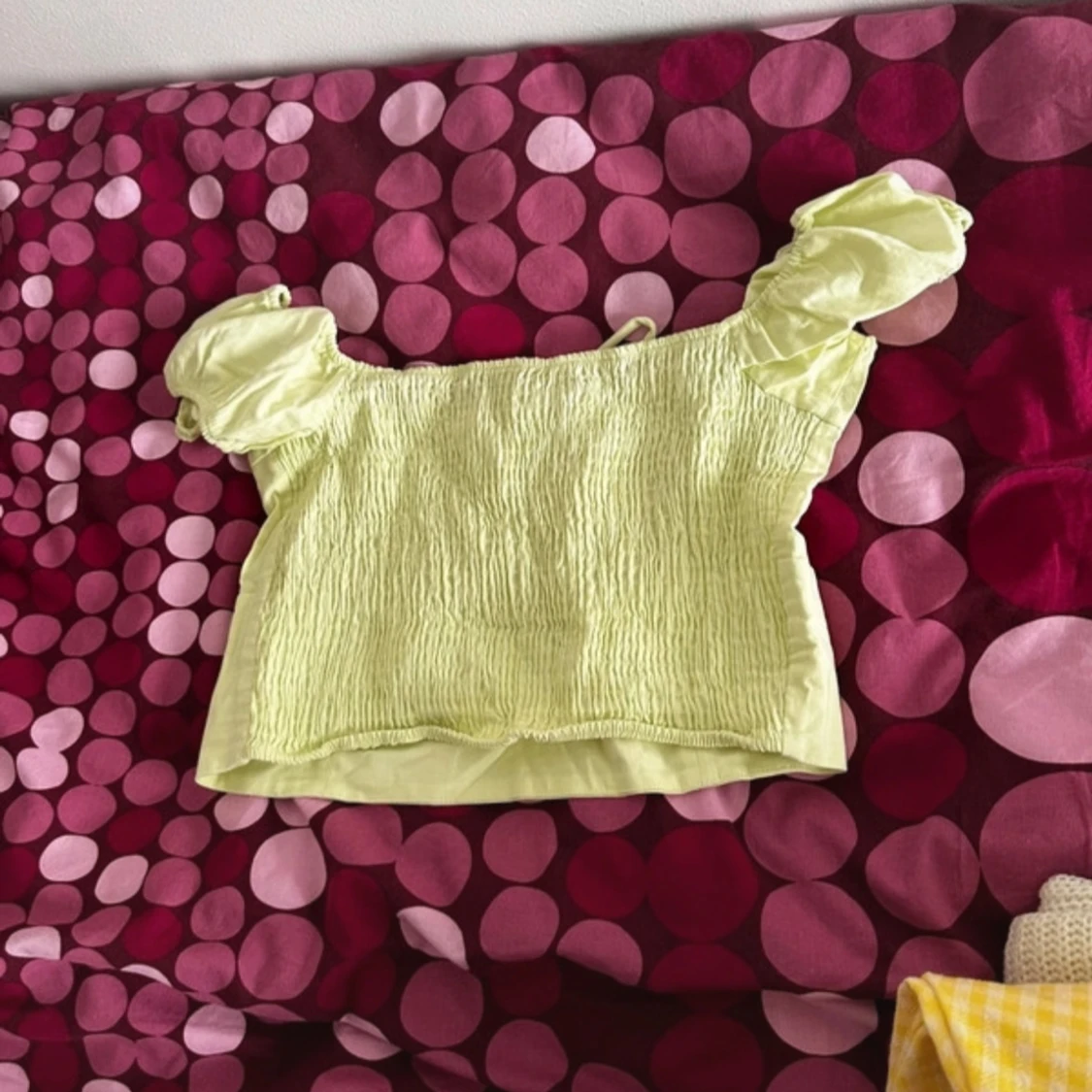 Limegrön croppad blus med puffärmar - 1