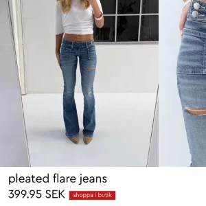 Gina tricot jeans - Jättefina men passar inte mig, de är i regular men upspretta där nere för o bli längre men inget man tänker på🩷 använda 1 gång pls buy i need money. Midjemått: 37cm innerbenslängd: 78-79cm