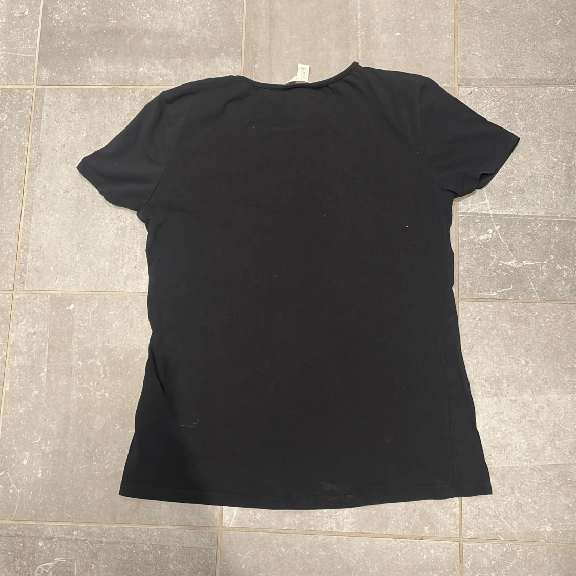 Svart basic t-shirt från H&M - 1