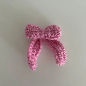 Virkad rosett 🎀 - Rosa egengjord rosett! 💕Kolla gärna in mina andra annonser också 🎀