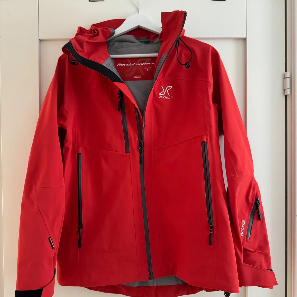 Röd vindjacka RevolutionRace S