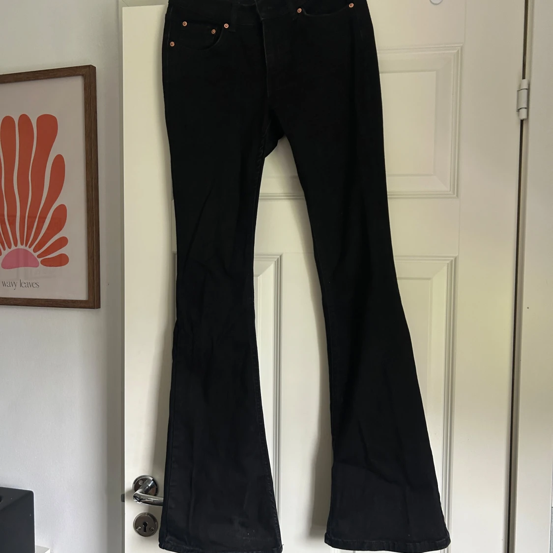 Svarta bootcut jeans från Gina tricot