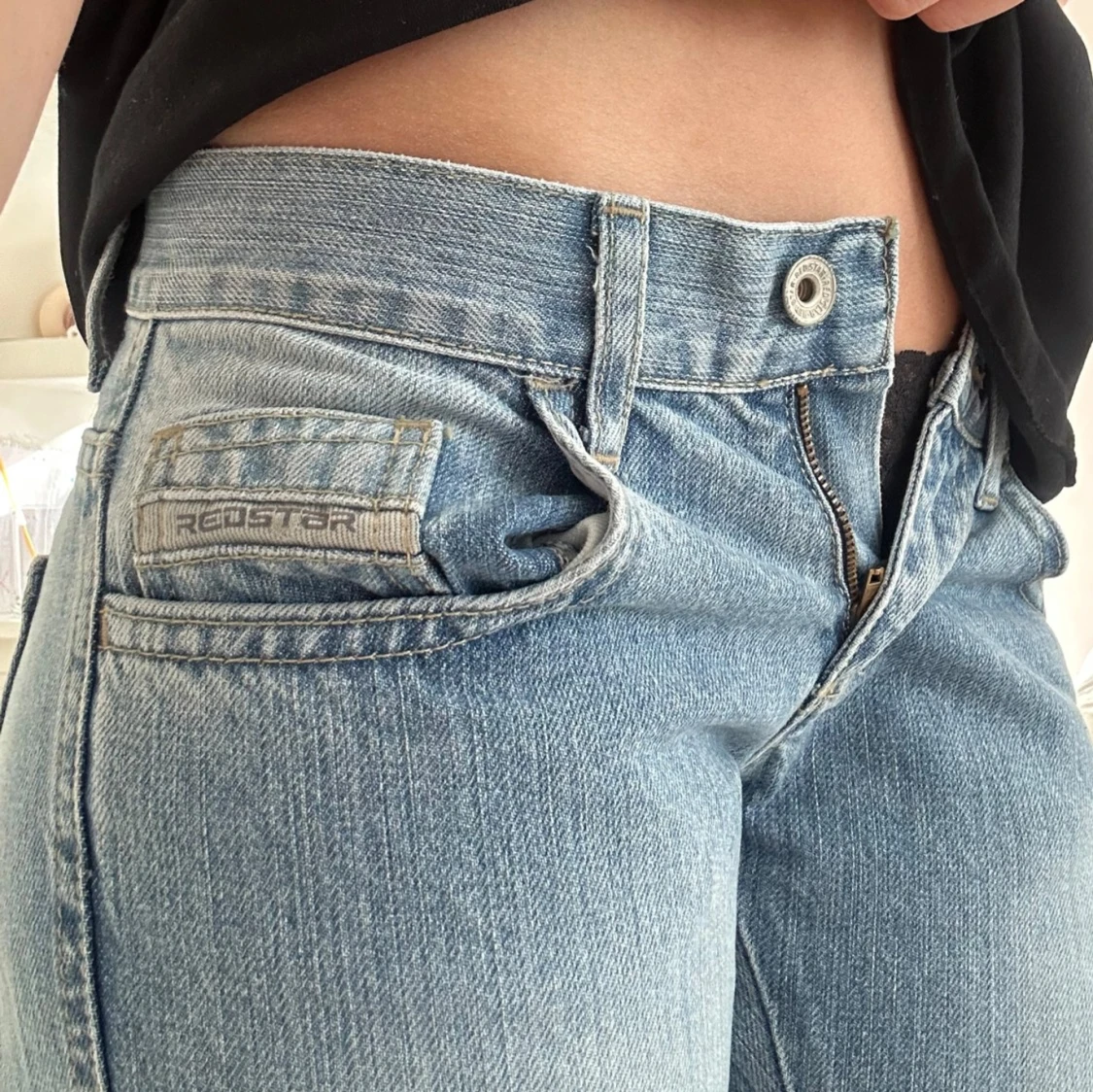 Ljusblå lågmidjade  jeans 