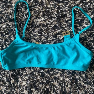 Turkos bikini topp - Superfin turkos bikini topp 