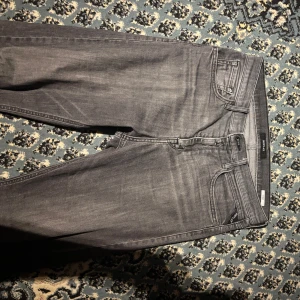 Gråa replay jeans - Säljer ett para gräs replay jeans använda typ 2-3 gånger men i bra skick. Pris går ju att diskutera