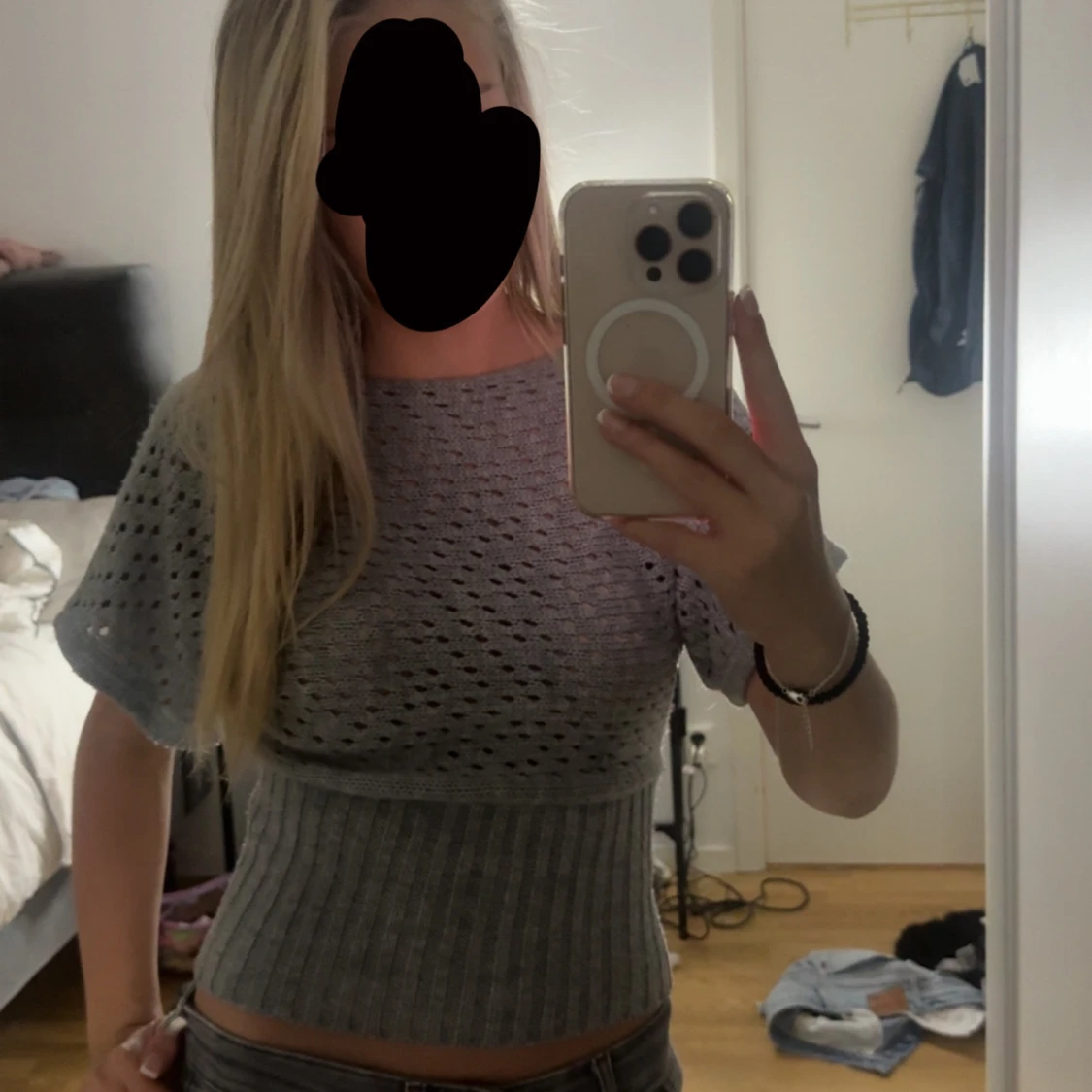 Grå stickad croppad tröja