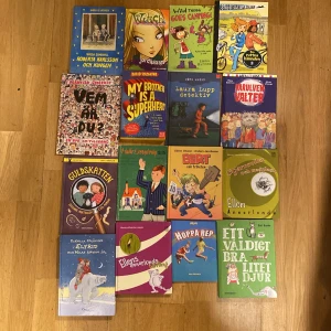 Vem är du? En bok om tolerans - En färgglad och lekfull bok som utforskar frågor om identitet och tolerans. Perfekt för unga som vill förstå mer om sig själva och andra på ett roligt och engagerande sätt.
