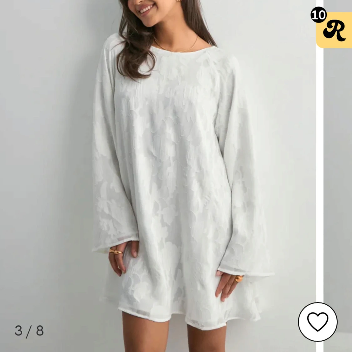 Vit klänning med rosett i ryggen