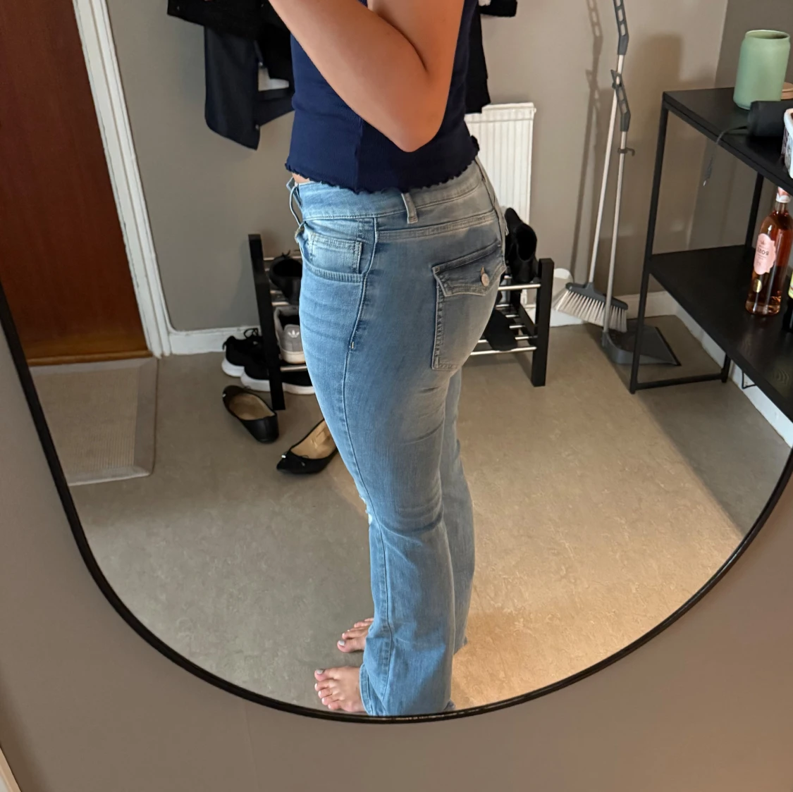 Ljusblå bootcut jeans med slitningar - 2