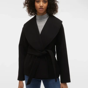 Svart kappa från vero Moda - Nästan aldrig använd 