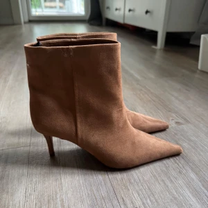 klackar - aldrig använda! säljer då jag köpte fel storlek🥰