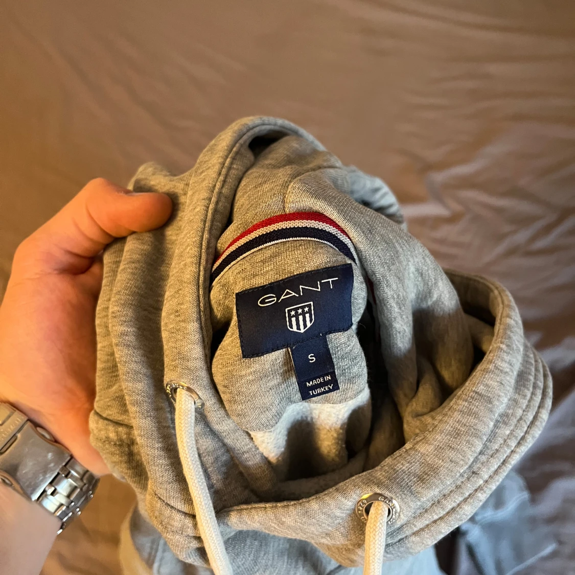 Grå hoodie från GANT med tryck - 3