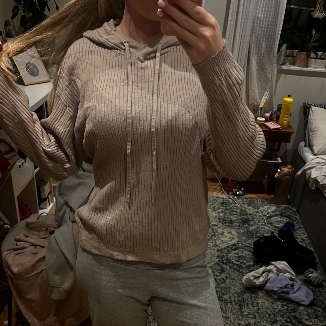 Beige ribbad hoodie från 157