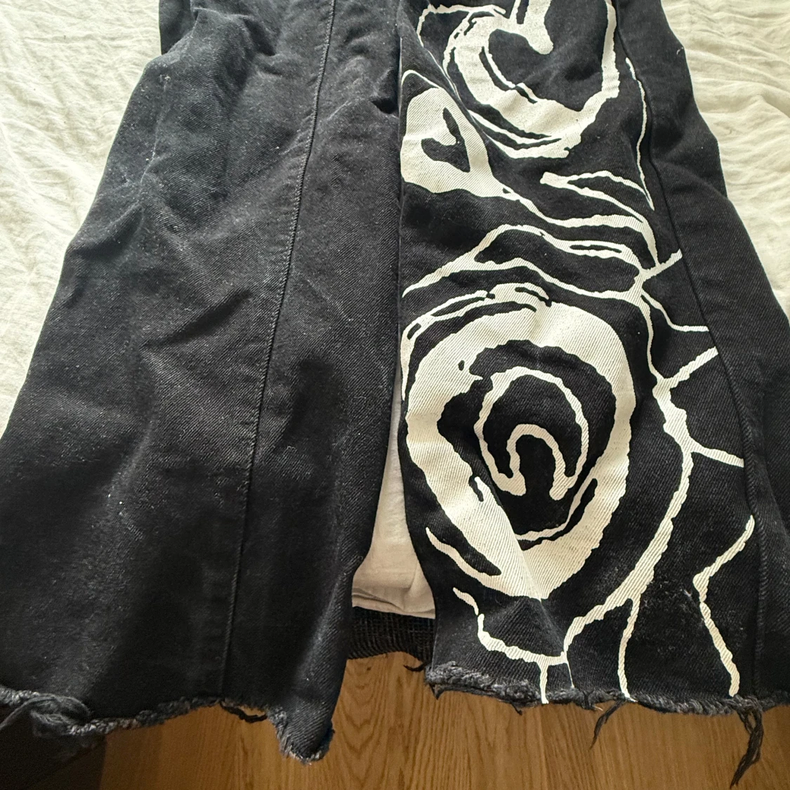 Svarta jeans med detalj  - 2