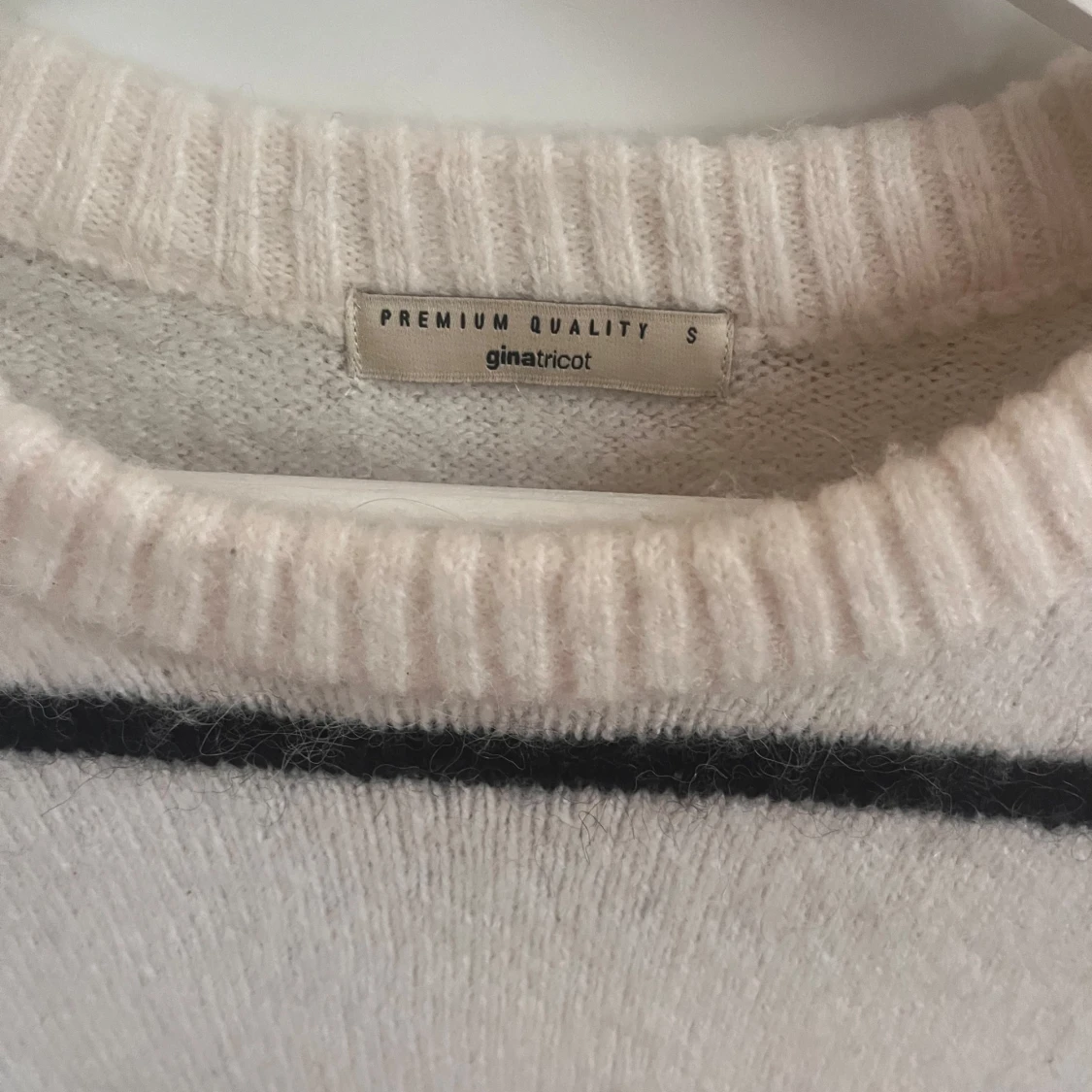 Randig stickad tröja från Gina Tricot - 1