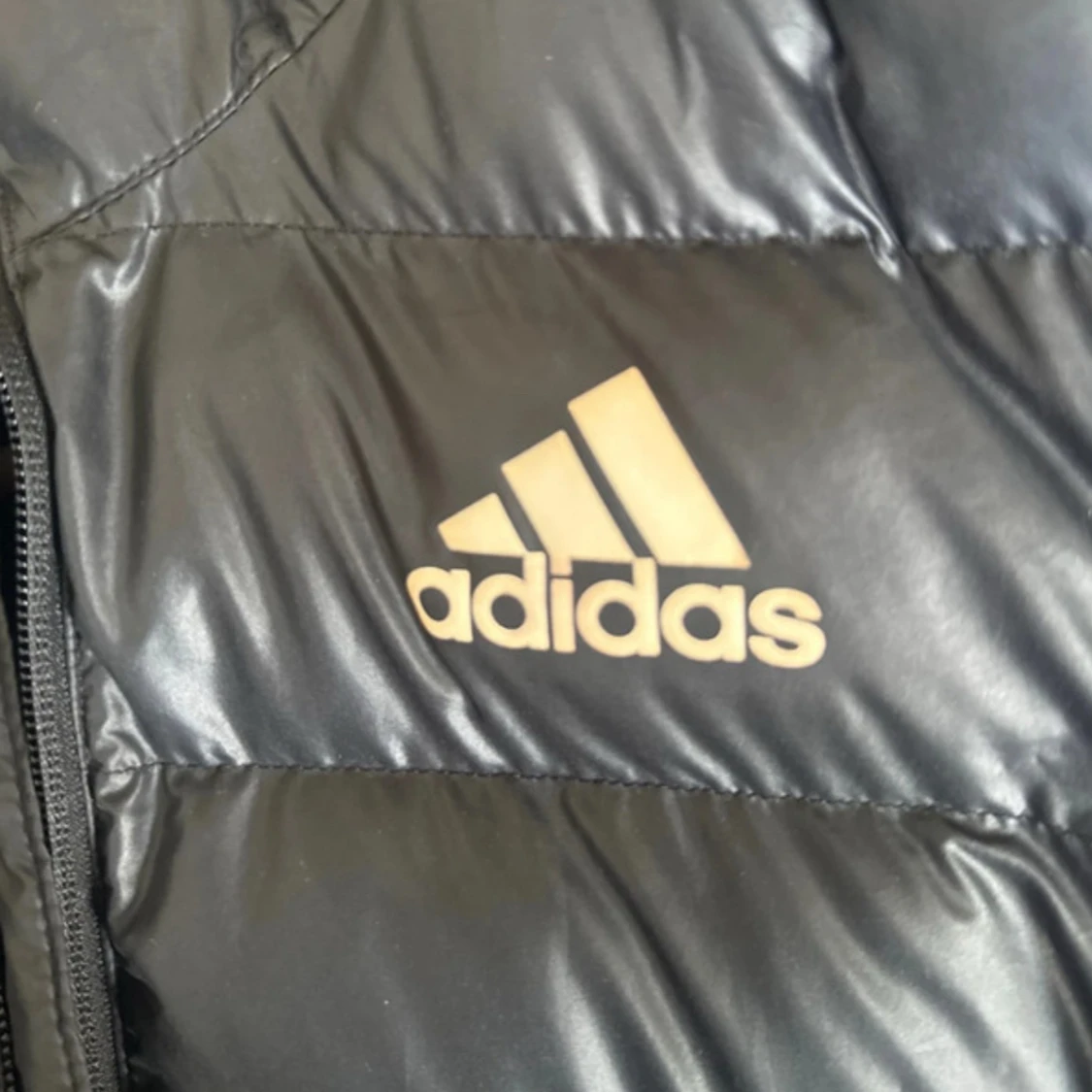 Svart pufferjacka från Adidas XS - 3