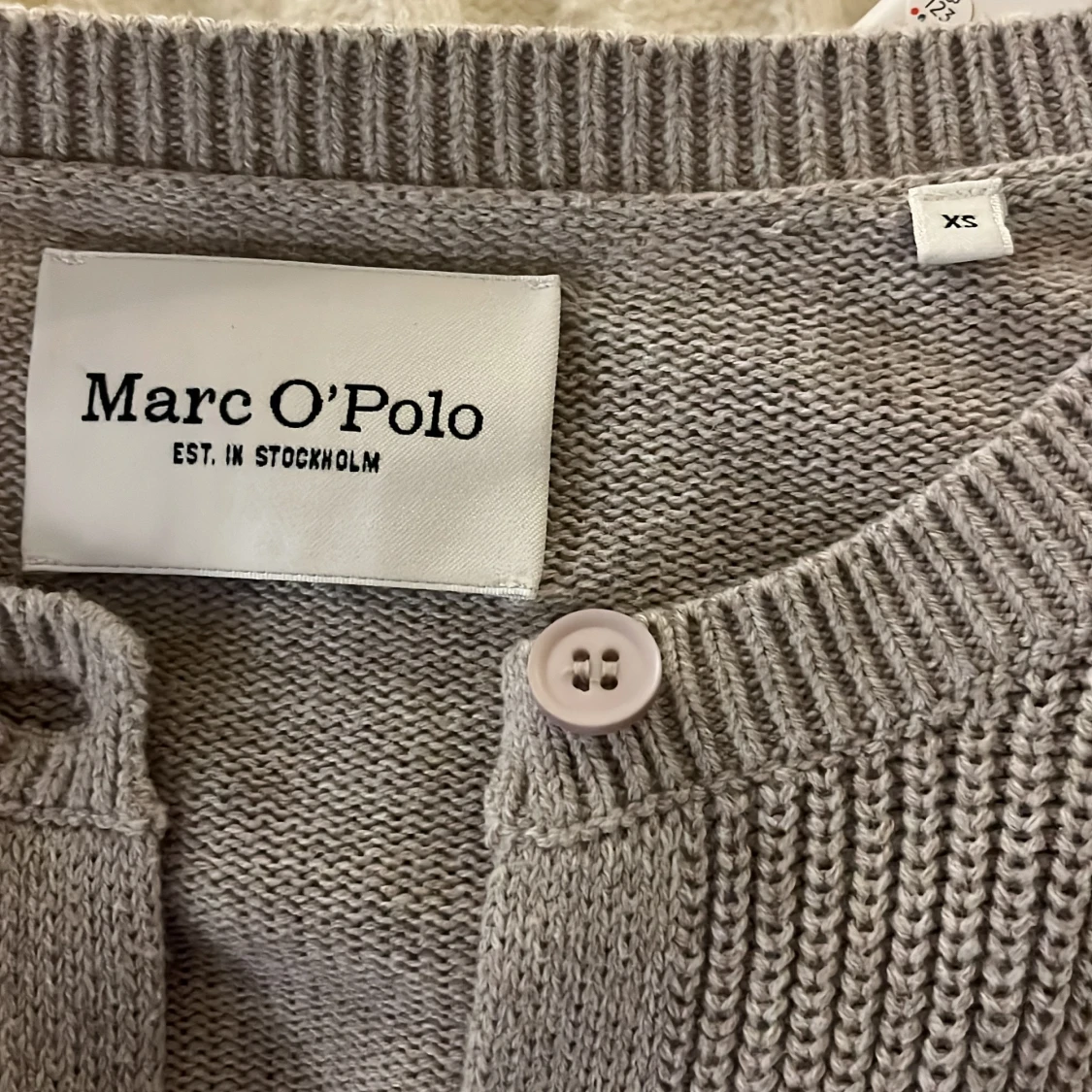 Beige stickad kofta från Marc O'Polo - 1