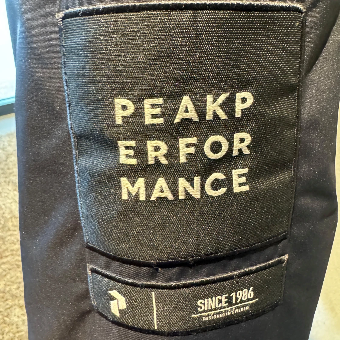 Peak Performance Men's Local Parka Jacket Coat Shadow Black Size S - 1