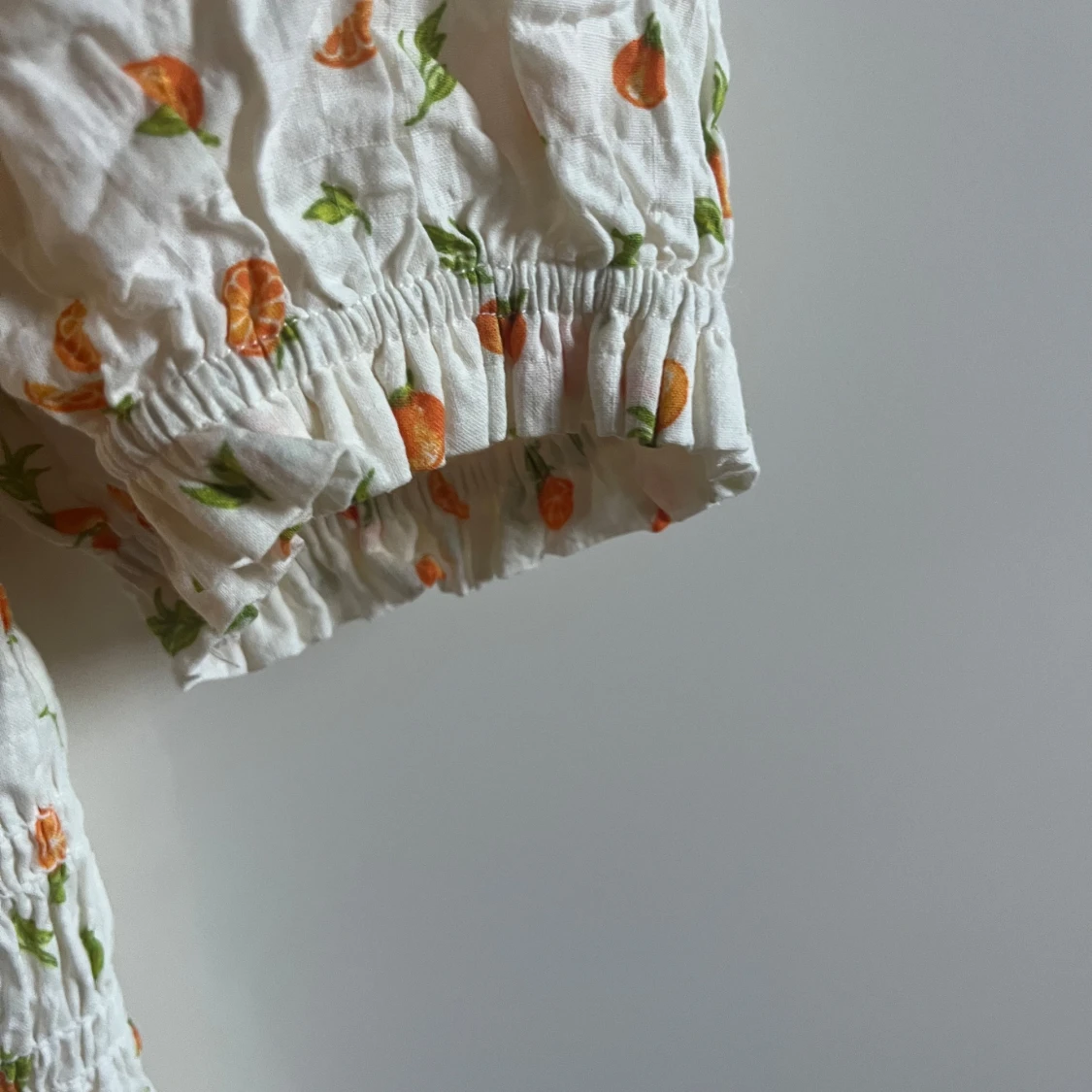 Vit blommig fintröja från H&M - 2