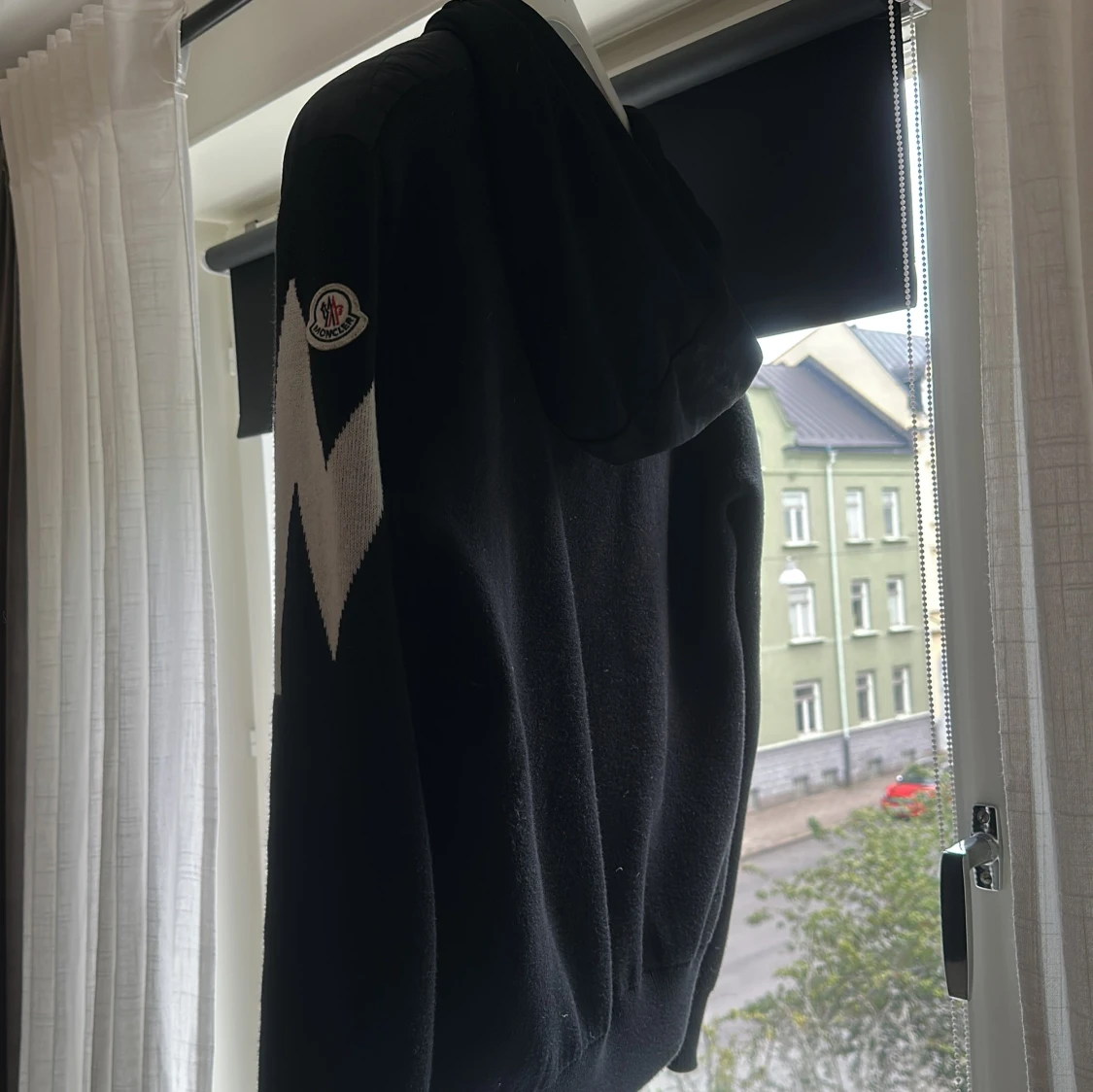 Svart Moncler hoodie med vadderad front - 1