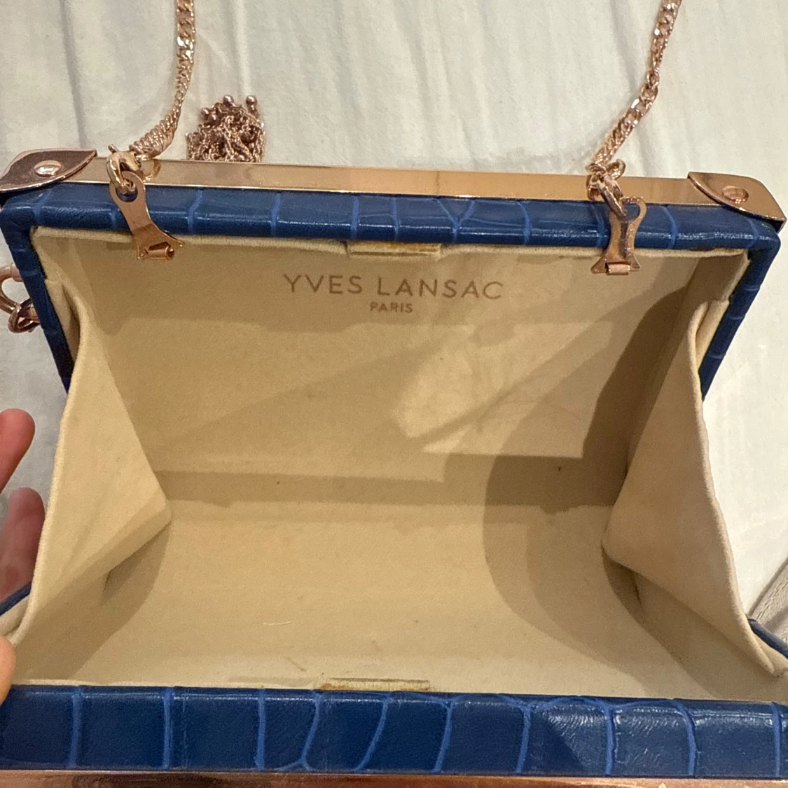 Blå kuvertväska från Yves Lansac - 1