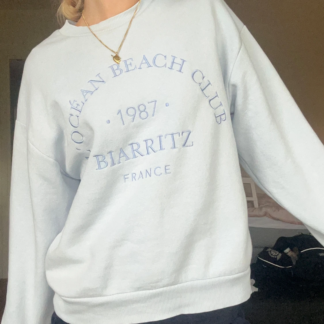 Ljusblå sweatshirt från Gina Tricot
