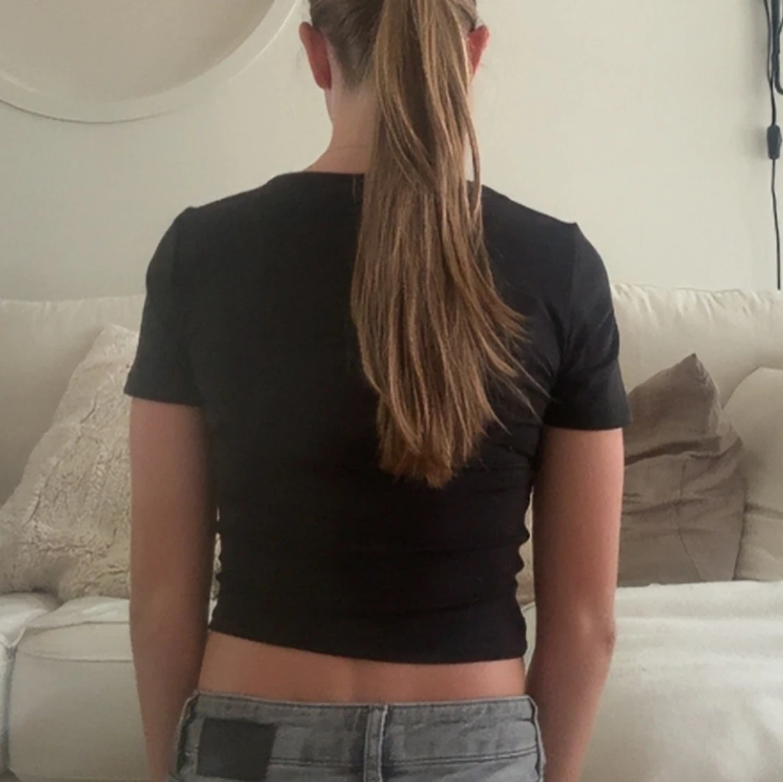 Svart croppad topp med fyrkantig ringning - 1