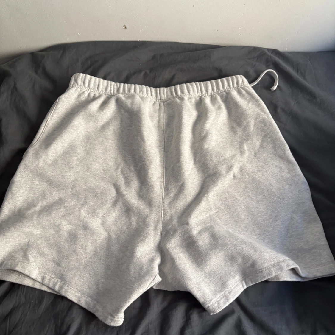 Grå shorts Essentials Fear of God (pris kan diskuteras)  - 1