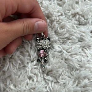 Glittrigt katt-halsband med rosa sten - Super snygg katt halsband ❤️