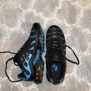 Nike Tn Ny Skick - Hej, Säljer mina Nike tn eftersom jag fick dom i present men är tyvärr inte min smak. Har använts bara ett par gånger och är i nytt skick. Storlek 42.